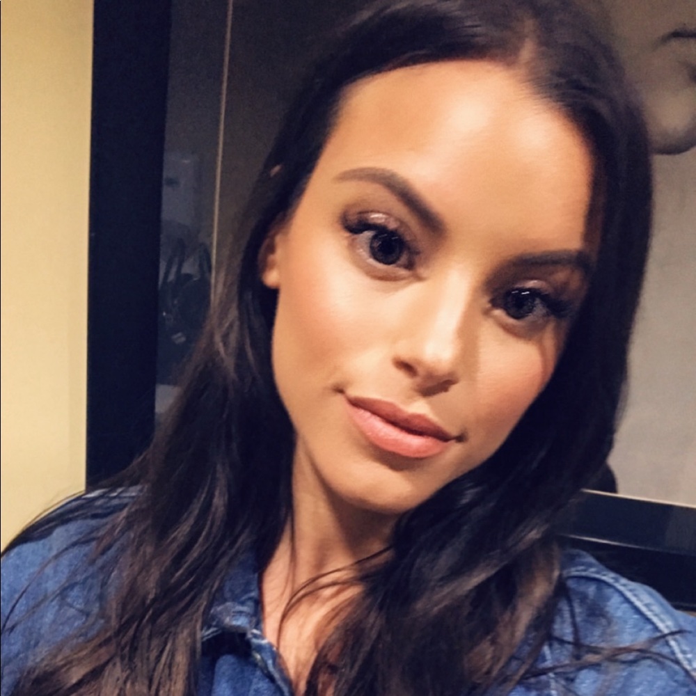 Meet your Posher, Briana